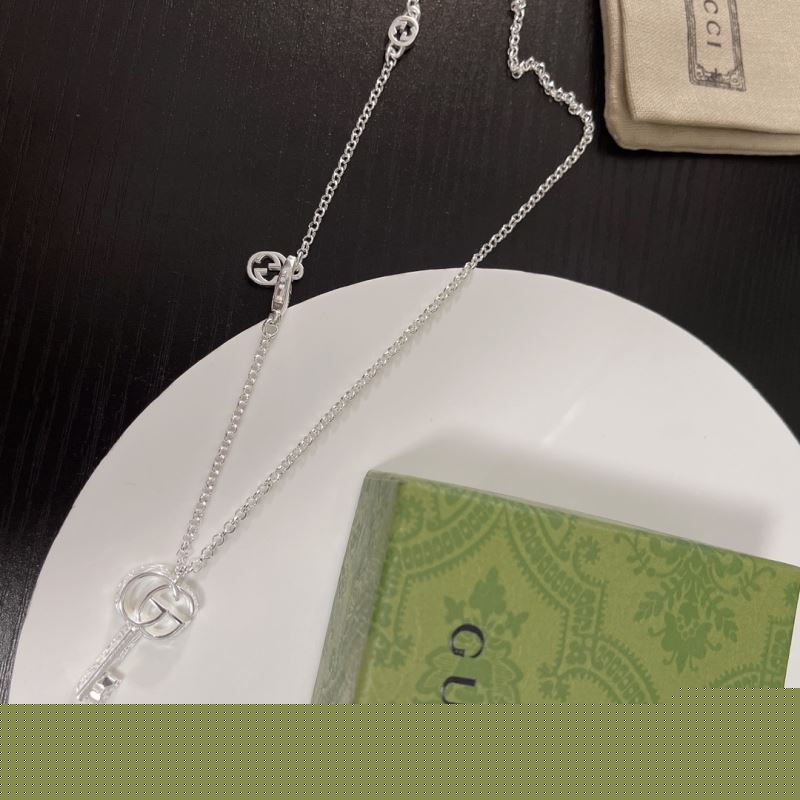 G*u*i necklaces
